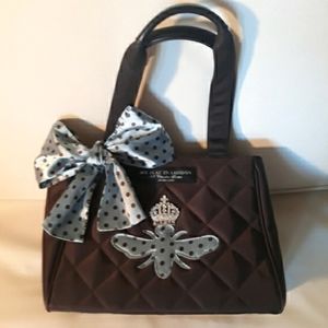 MY FLAT IN LONDON QUEEN BEE QUILTED SATCHEL